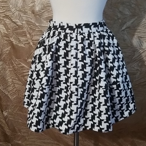Express Houndstooth skirt - Picture 2 of 3
